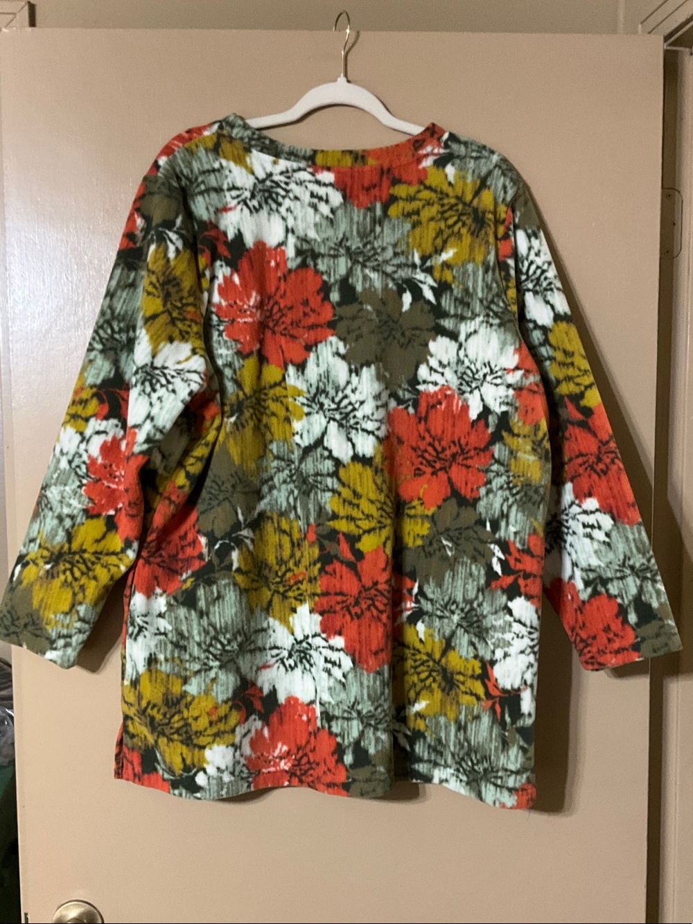 D & Co. V-Neck Floral Fleece - Picture 2 of 13